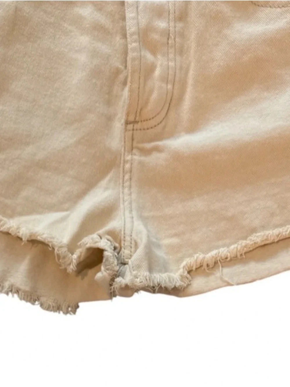 Amuse Society Beige High-Rise Frayed Denim Shorts Size 25 Boho Festival. EUC